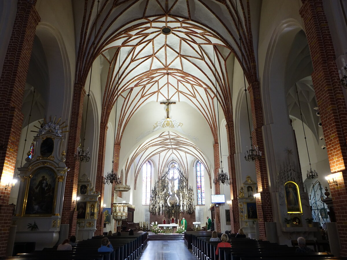 Lomza, Innenraum der Pfarrkirche St. Michael, Hochaltar 16. Jahrhundert (05.08.2021)