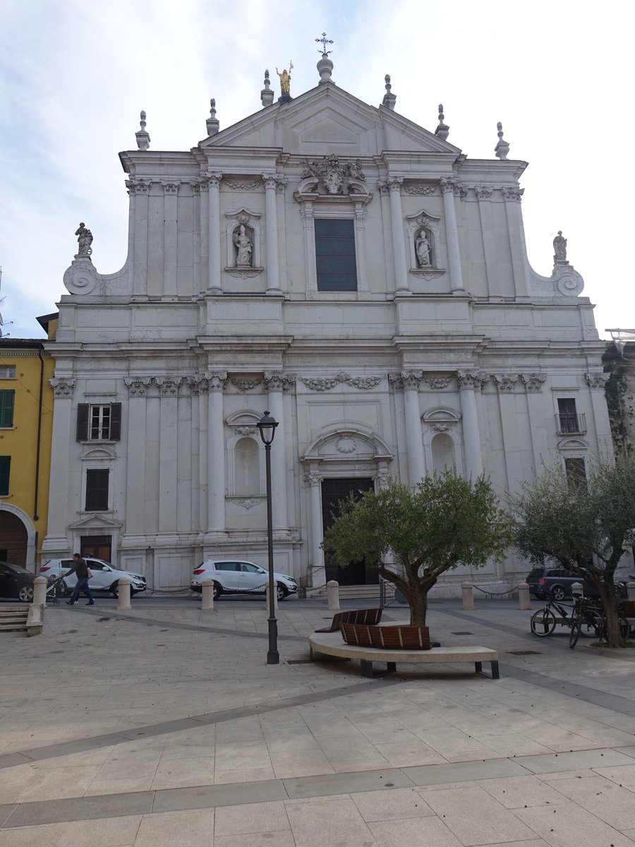 Lonato, Dom St. Johannes, erbaut von 1738 bis 1780 nach Plnen von Paolo Soratinis (08.10.2016)