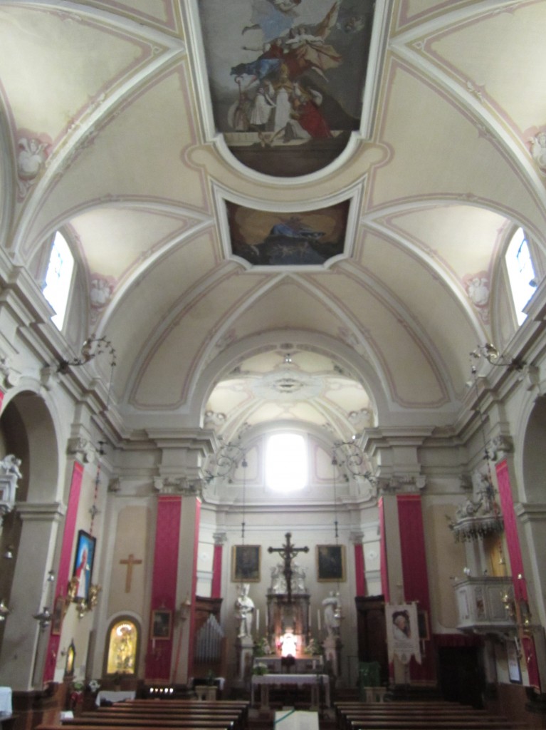 Lorenzago di Cadore, Innenraum der Pfarrkirche St. Ermagora e Fortunato, Marmoraltar von Francesco di Barcis (20.09.2014)