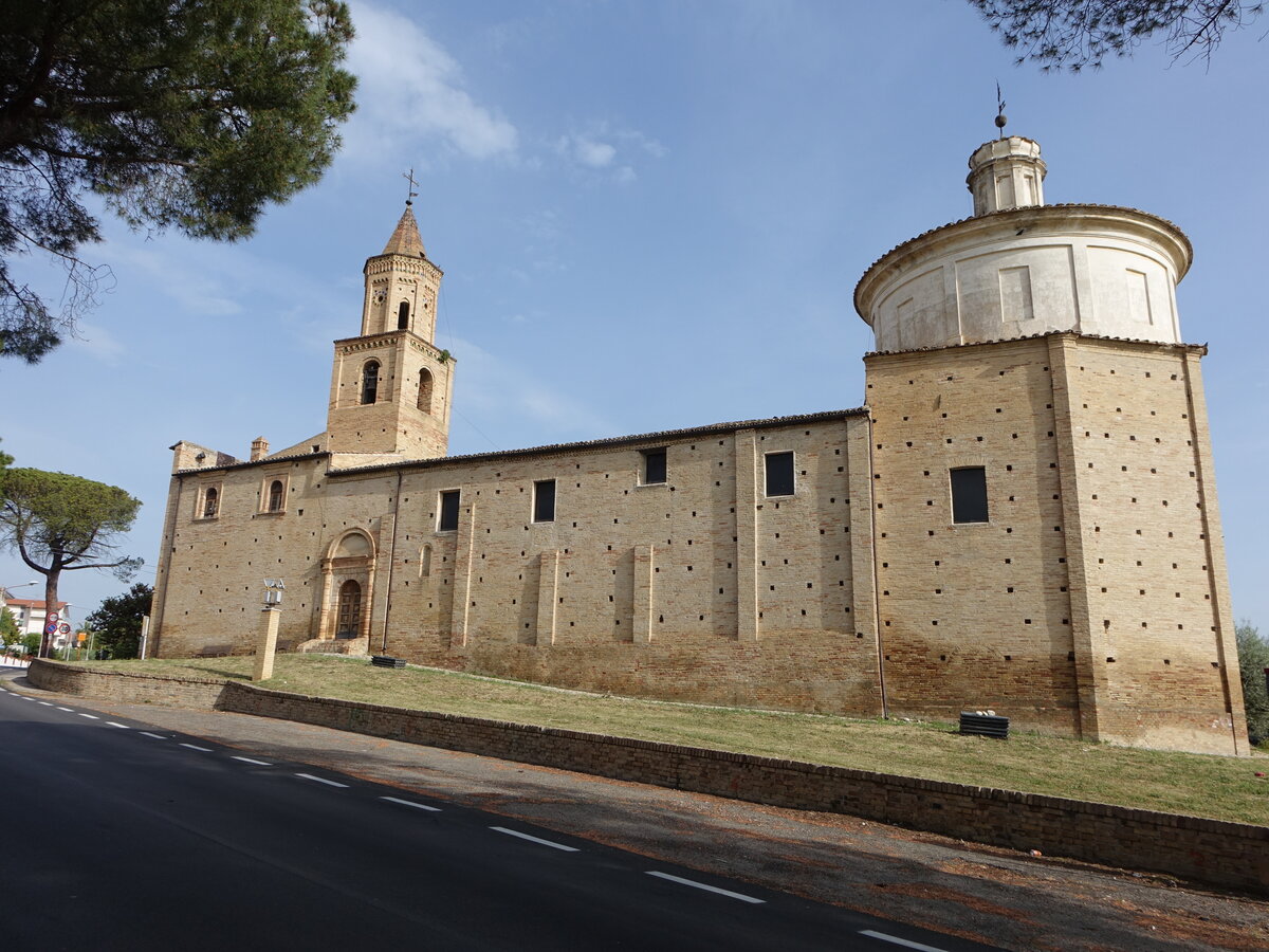 Loreto Aprutino, Pfarrkirche St. Maria in Piano, erbaut ab 1280 (27.05.2022)
