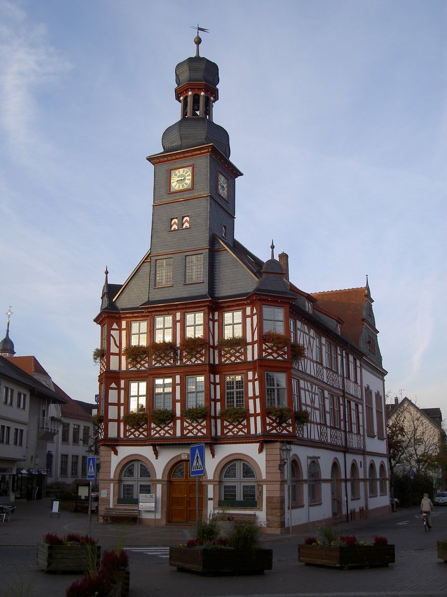 Lorsch, altes Rathaus am Marktplatz, erbaut bis 1715 (19.10.2008)