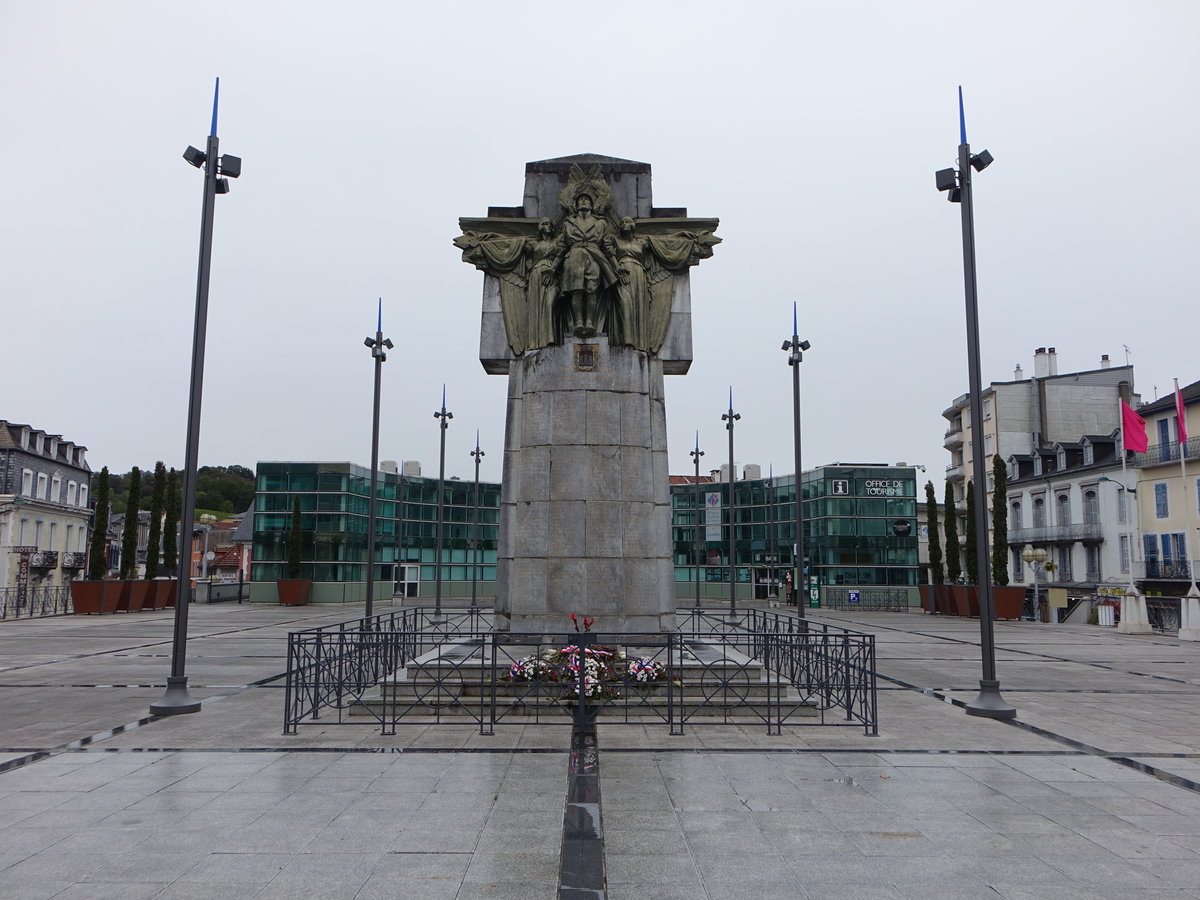 Lourdes, Denkmal Monument aux Morts am Place Peyramale (01.10.2017)
