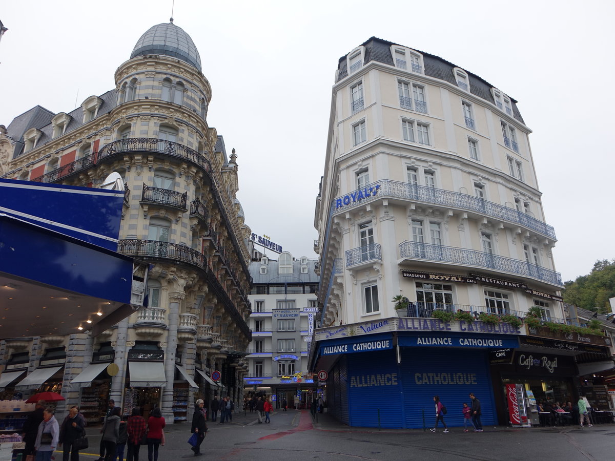 Lourdes, Hotelgebude am Boulevard Pere Remi Sempe (01.10.2017)