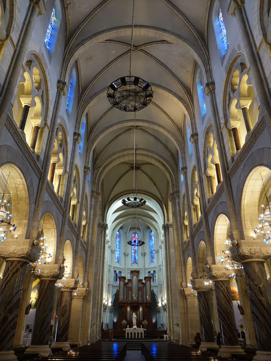 Lourdes, neuromanischer Innenraum der Pfarrkirche Sacre-Coeur (01.10.2017)