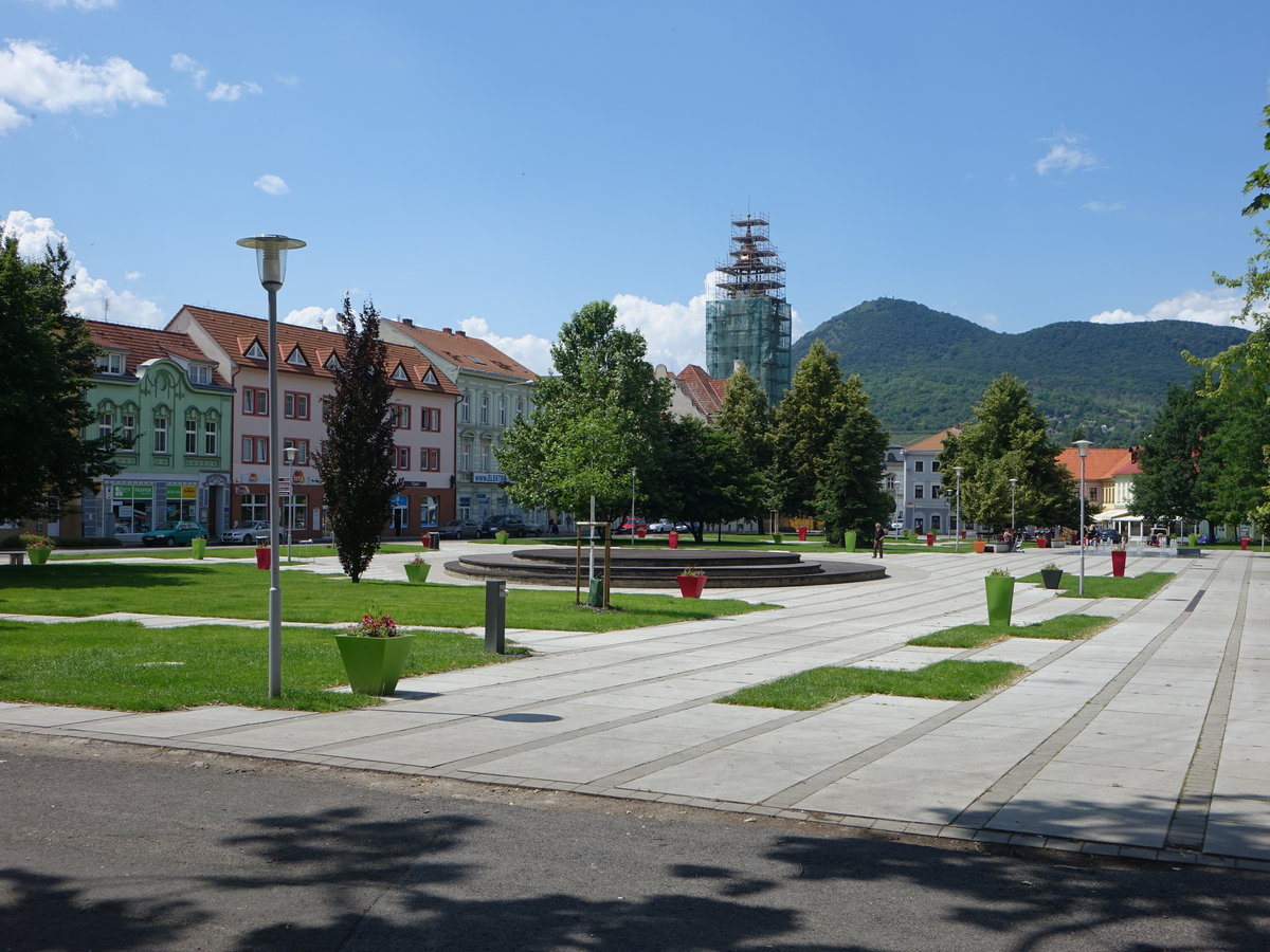 Lovosice / Lobositz, Gebude und Rathausturm am Vaclavske Namesti (27.06.2020)