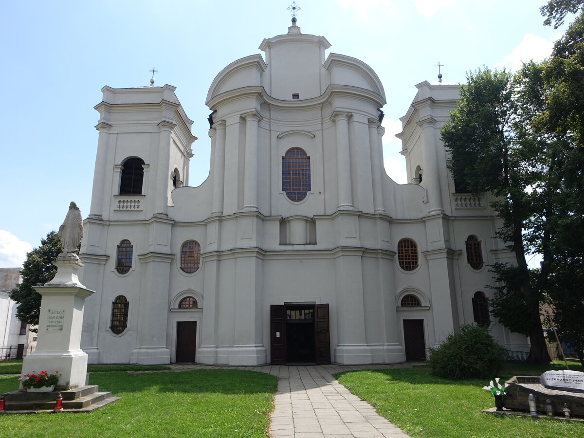 Lowicz / Lowitsch, Kirche Unserer Lieben Frau der Gnaden und St. Wojciecha, erbaut von 1672 bis 1680, Fassade von 1729 (07.08.2021)