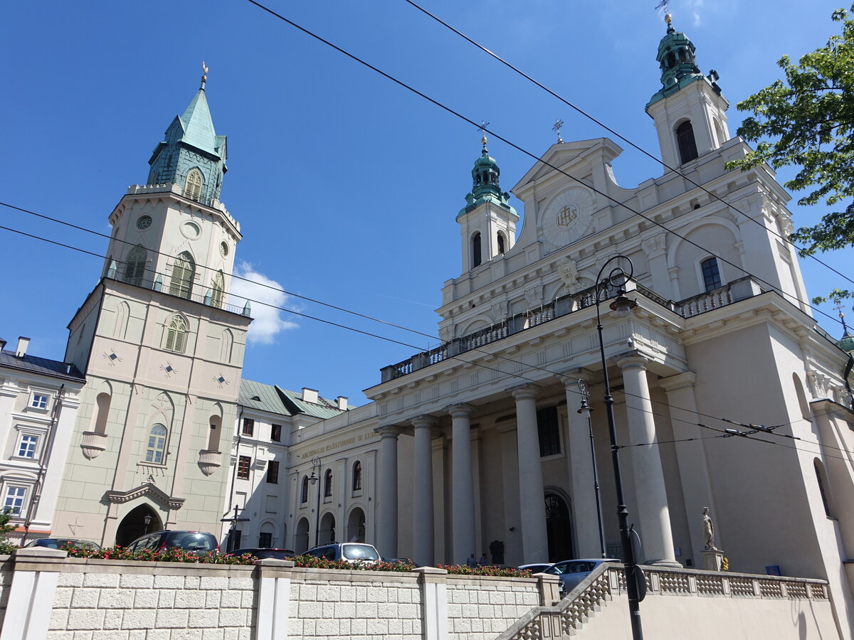 Lublin, Kathedrale St. Johannes, ehem. Jesuitenkirche, erbaut von 1592 bis 1604 nach Plnen von G. Bernardoni, 1752 umgestaltet, klassizistische Fassade von 1820, Sulenportikus von Antonio Corazzi (15.06.2021)
