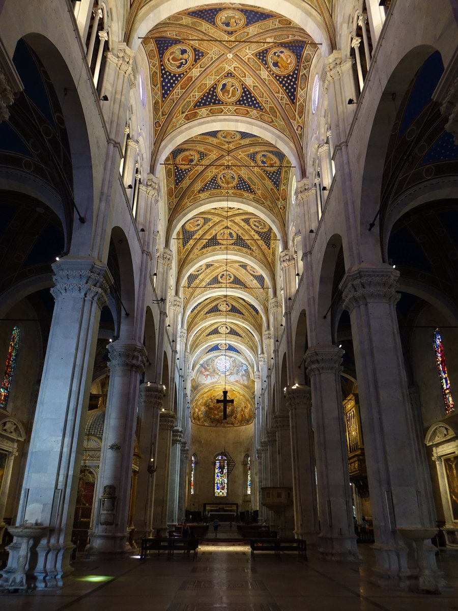 Lucca, Mittelschiff in der Kathedrale San Martino (18.06.2019)