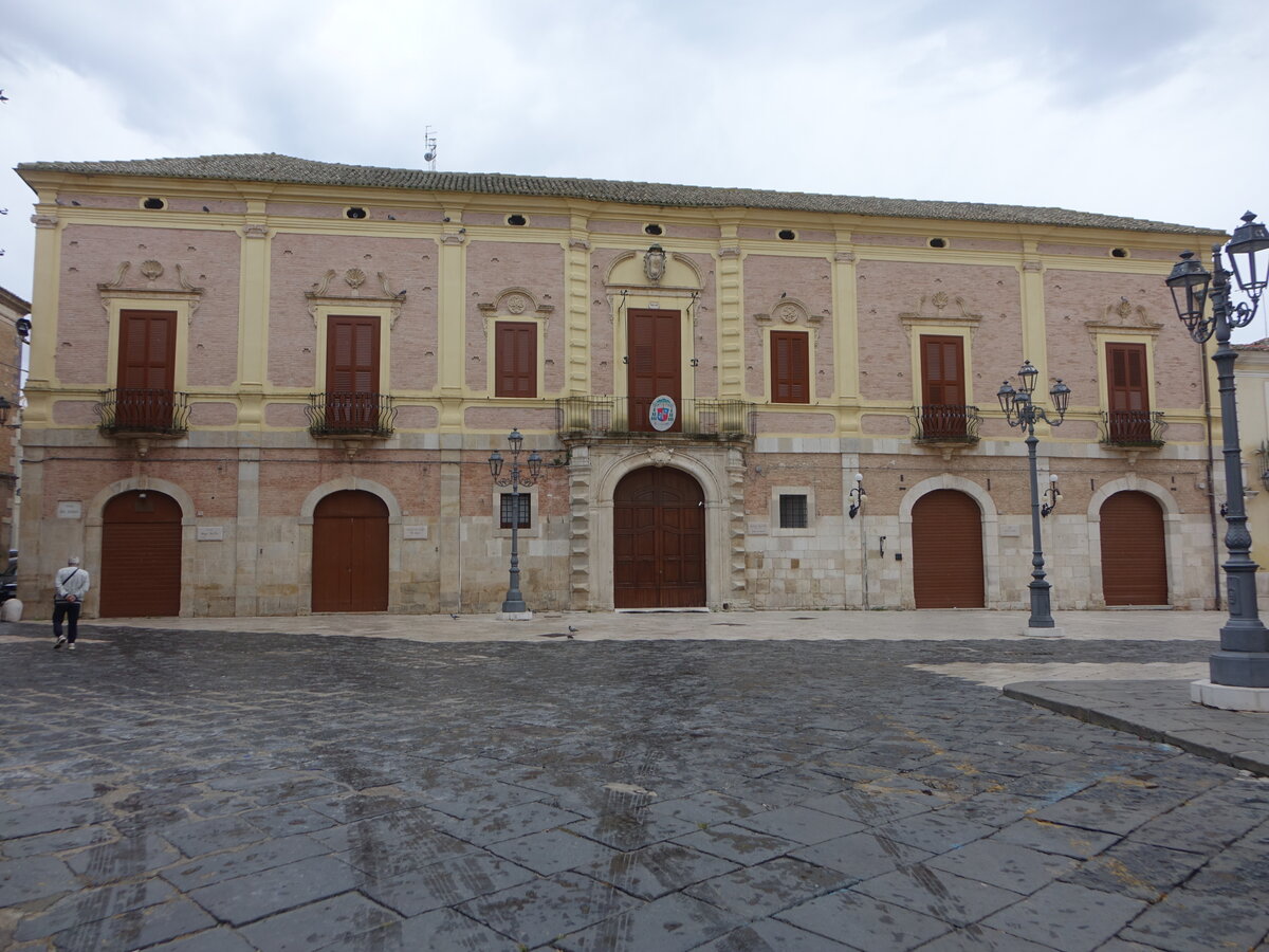 Lucera, Bischofspalast an der Piazza del Duomo (26.09.2022)