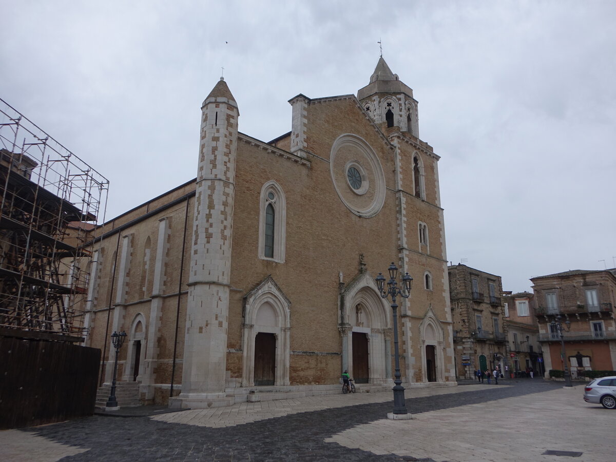 Lucera, Kathedrale Santa Maria Assunta, erbaut im 14. Jahrhundert (26.09.2022)