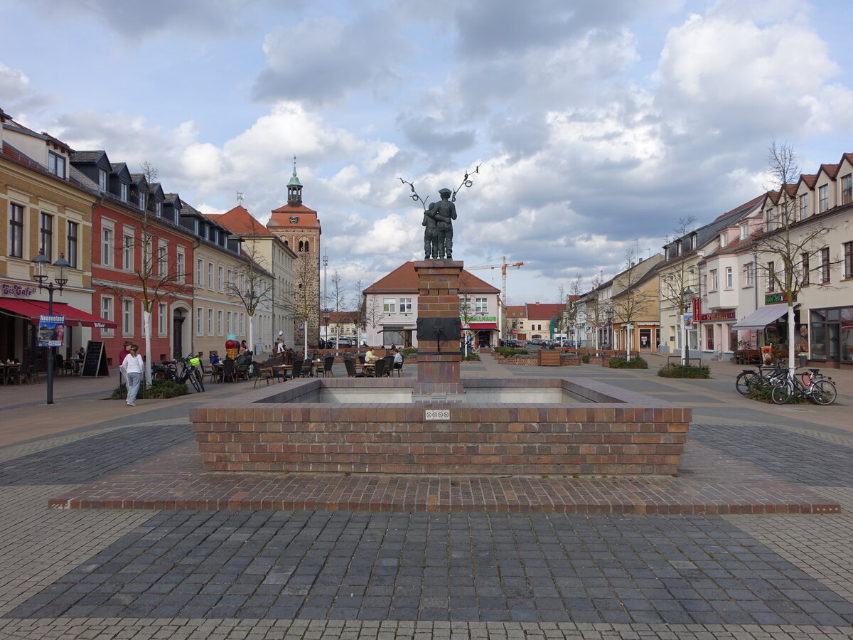 Luckenwalde, Brunnen und Geb�ude in der Breite Stra�e (10.03.2026)