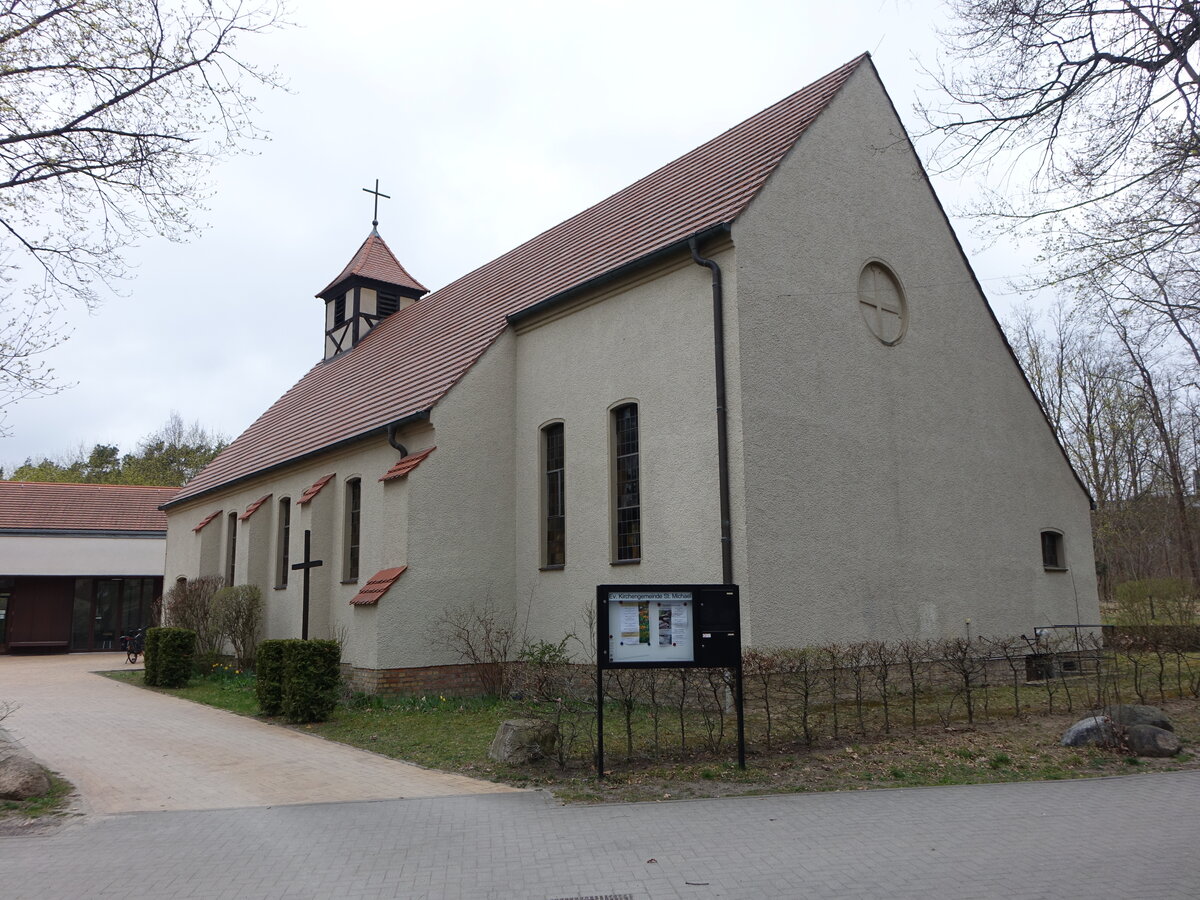 Ludwigsfelde, evangelische St. Michael Kirche, erbaut von 1953 bis 1955 (07.04.2026)