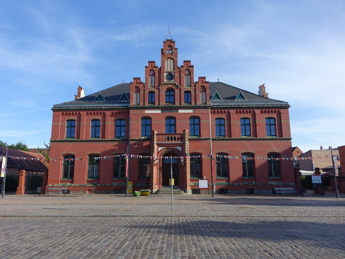 Ludwigslust, historisches Postgeb�ude, erbaut 1888 (21.06.2026)