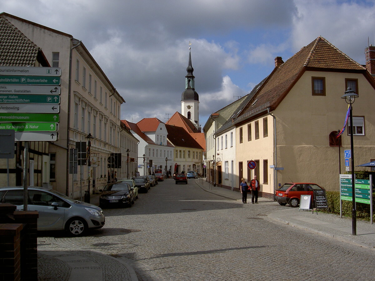 Lbbenau, Huser und St. Nikolai Kirche in der Ehm Welk Strae (20.09.2012)