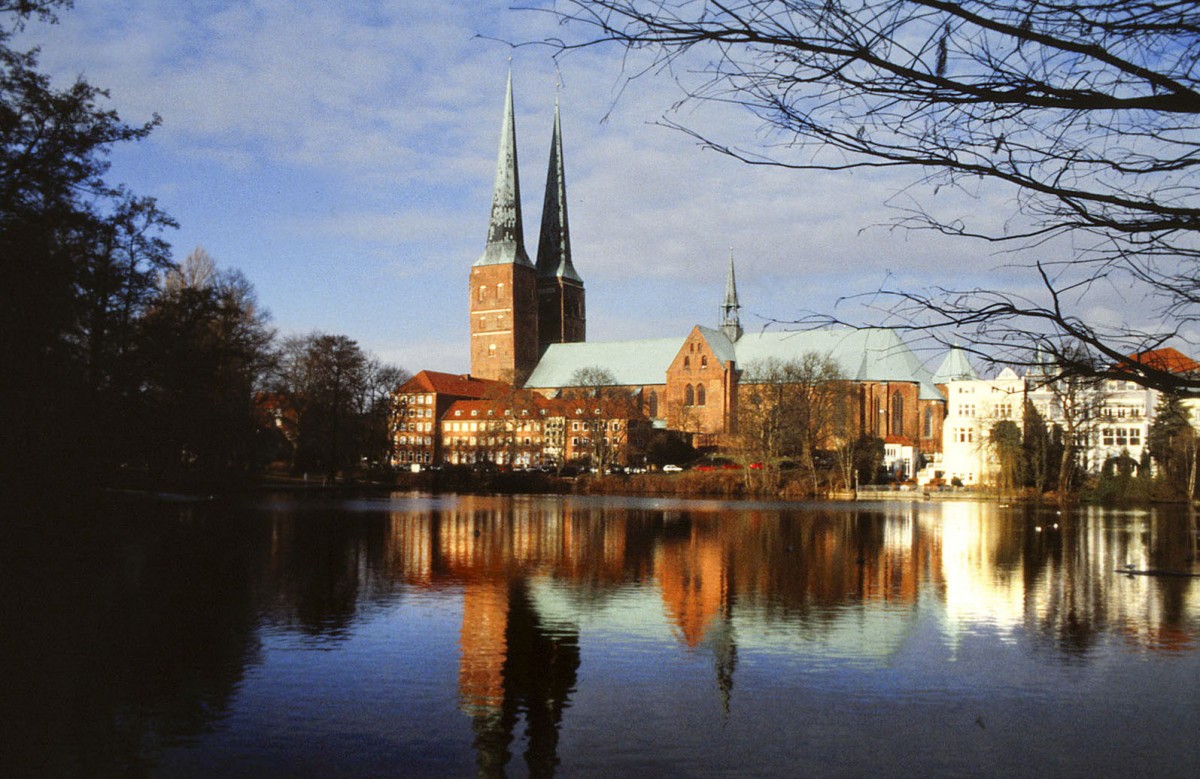 Lbecker Dom am Mhlenteich. Aufnahme: Januar 1999 (digitalisiertes Negativfoto).