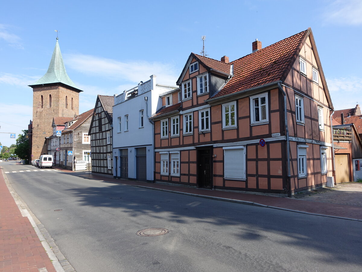 L�chow, Fachwerkh�user und Glockenturm der St. Johannis Kirche in der Kalandstra�e (20.06.2026)