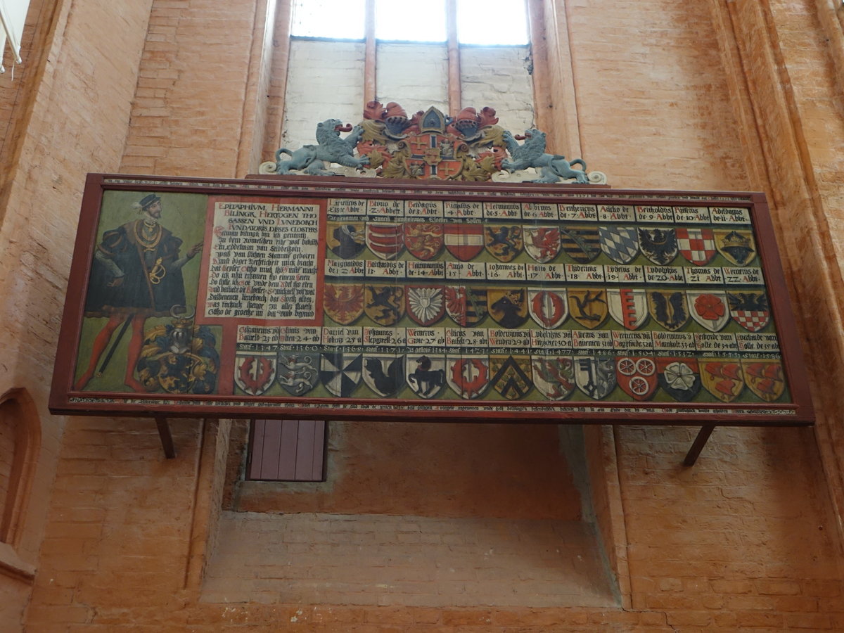 Lneburg, Abtswappentafel von 1562 im sdlichen Seitenschiff der St. Michaelis Kirche (26.09.2020)