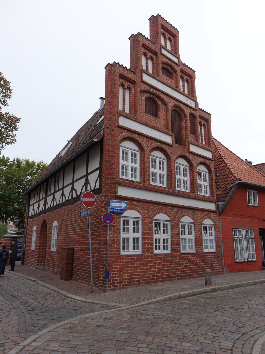 Lneburg, Backsteingiebelhaus Ecke Strae Hinter dem Brunnen und auf dem Meere (26.09.2020)