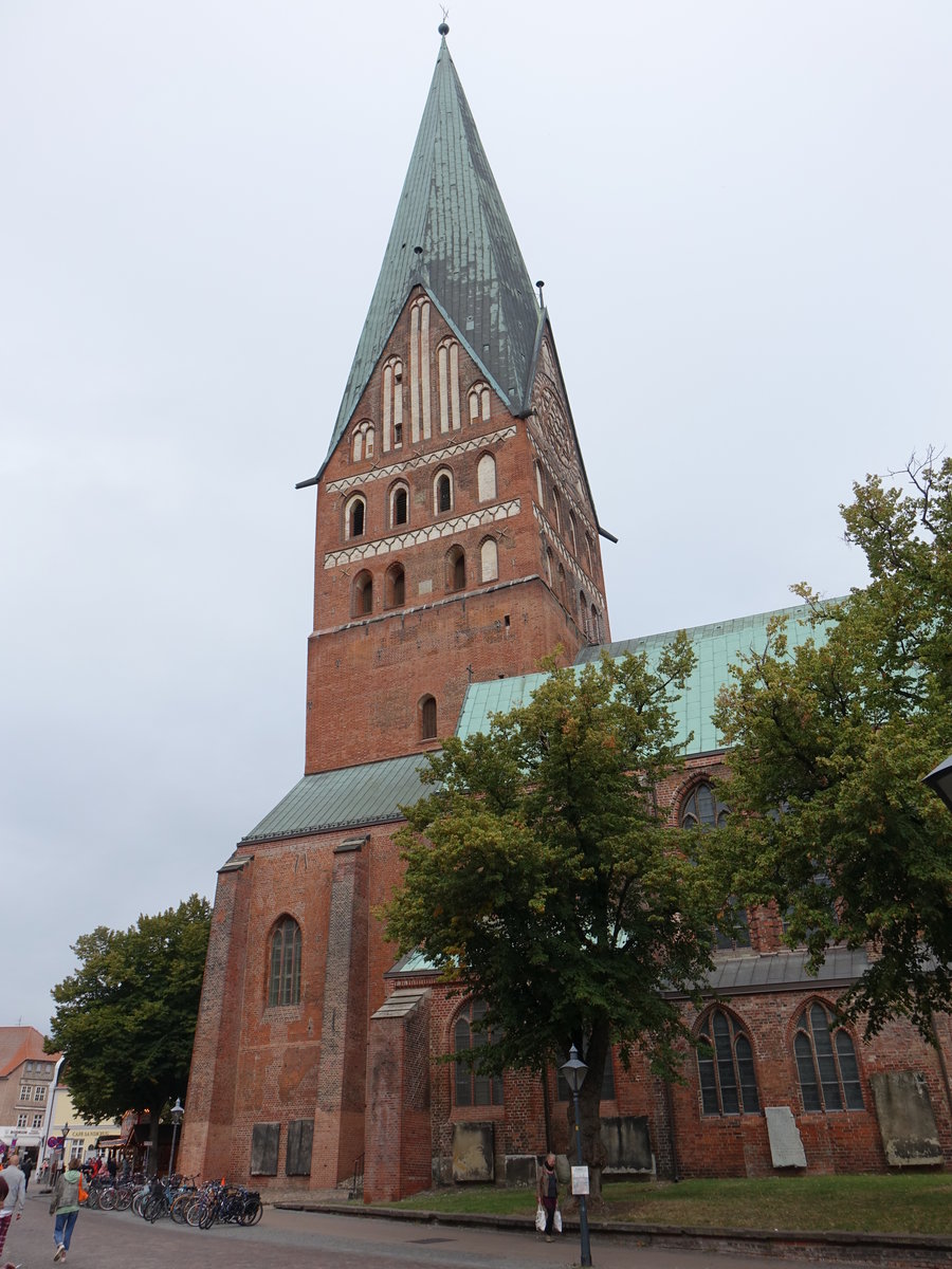 Lneburg, Ev. Hauptkirche St. Johannis, fnfschiffige gotische Hallenkirche, erbaut von 1289 bis 1470 (26.09.2020)