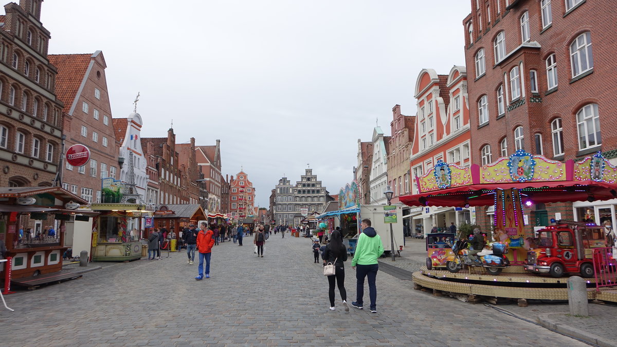 Lneburg, historische Gebude am Platz Am Sande (26.09.2020)