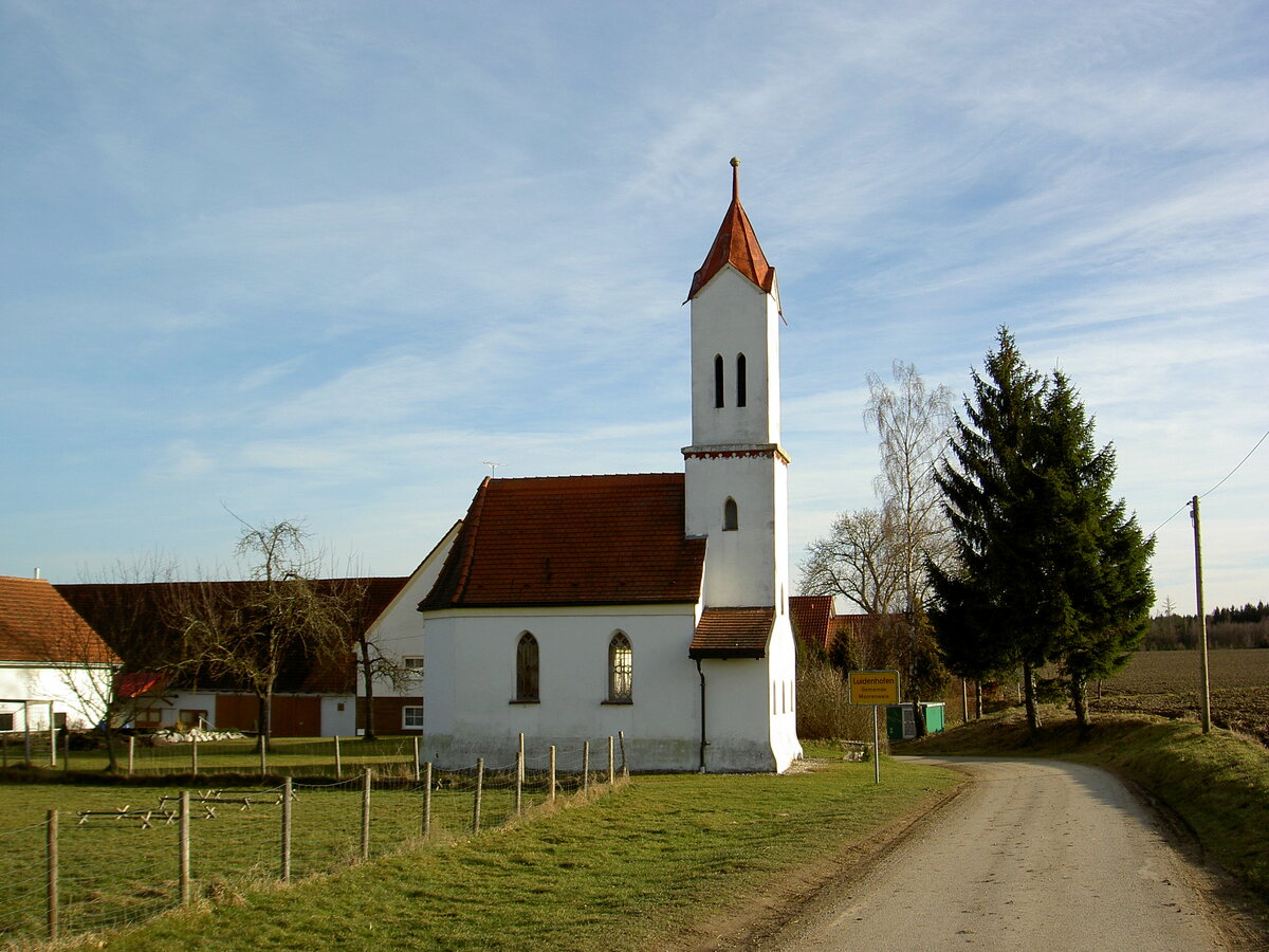 Luidenhofen, Kapelle St. Michael, kleiner verputzter Saalbau mit dreiseitig geschlossenem Chor und Westturm, erbaut 1866 (28.02.2014)