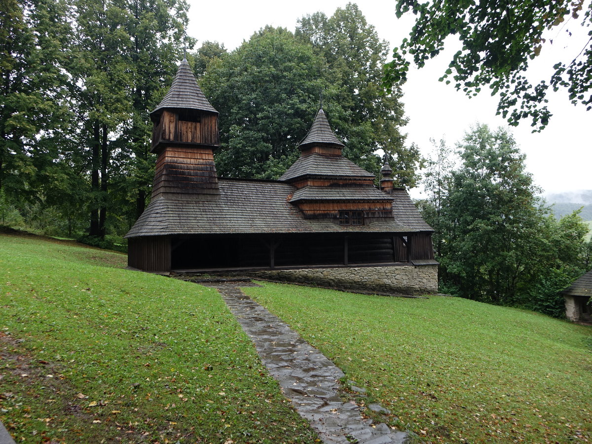 Lukov / Dornau, hlzerne Pfarrkirche St. Cosmas und Damian, erbaut von 1708 bis 1709 (01.09.2020)