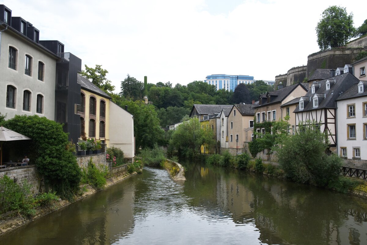 LUXEMBOURG, 20.06.2023, Blick vom Pont du Grund auf die Alzette Richtung Sden