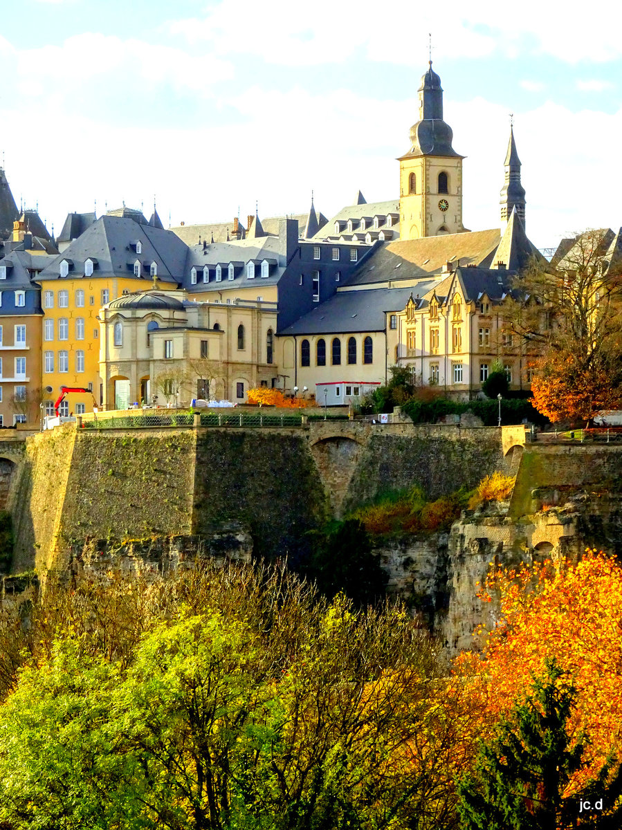 Luxemburg, Blick auf die Altstadt und die Sankt-Michaelskirche, 13.11.2017