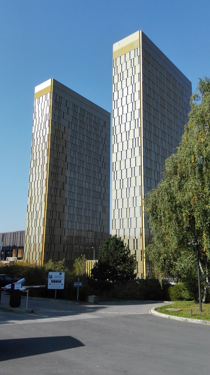 Luxemburg. Blick auf zwei Hochhuser der EU Verwaltung an der Rue du Fort Niedergruenewald. Aufgenommen am 11.10.2015.