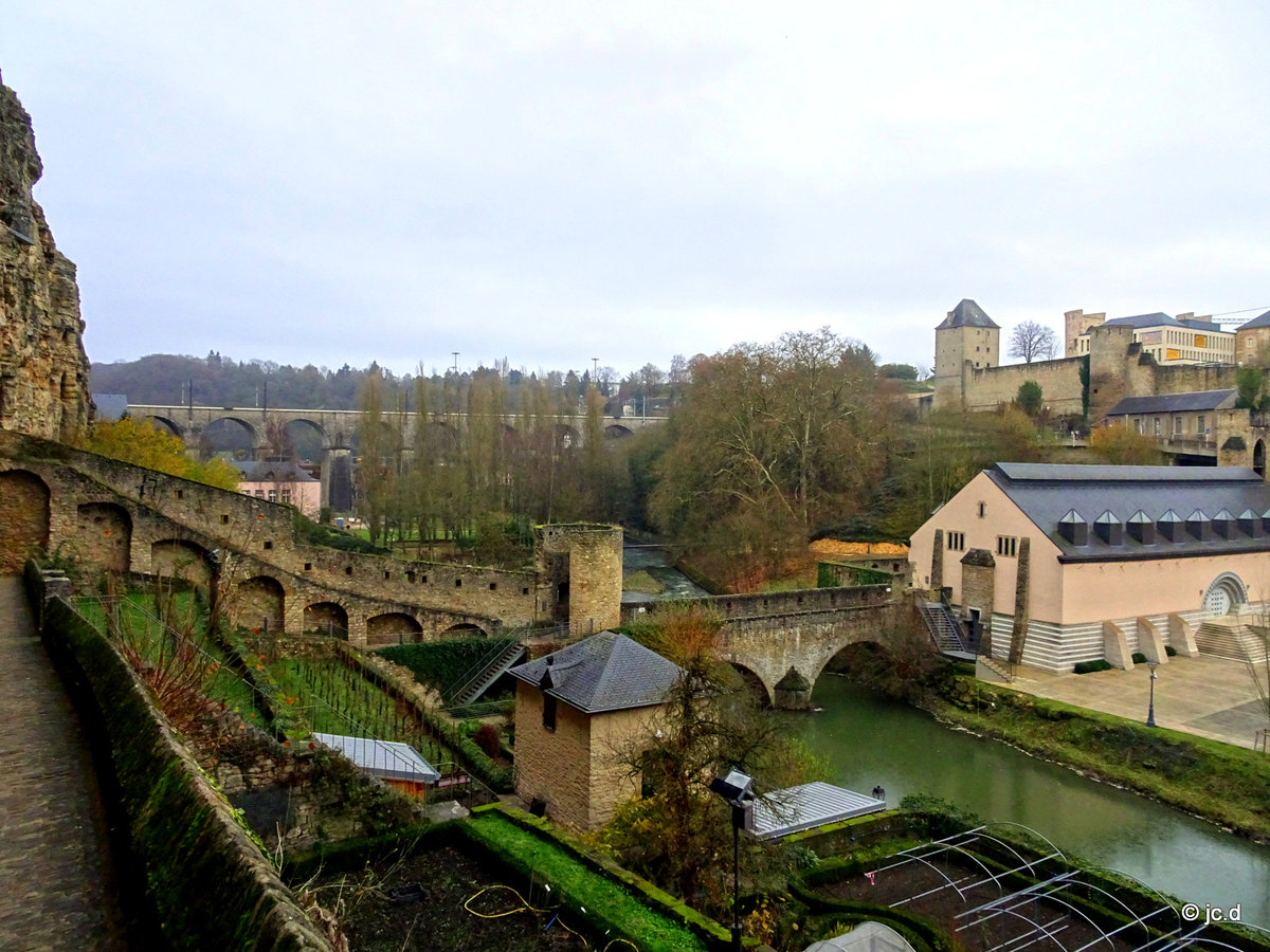 Luxemburg, Unterstadt Grund, CFL Viadukt ber die Alzette, 08.12.2017