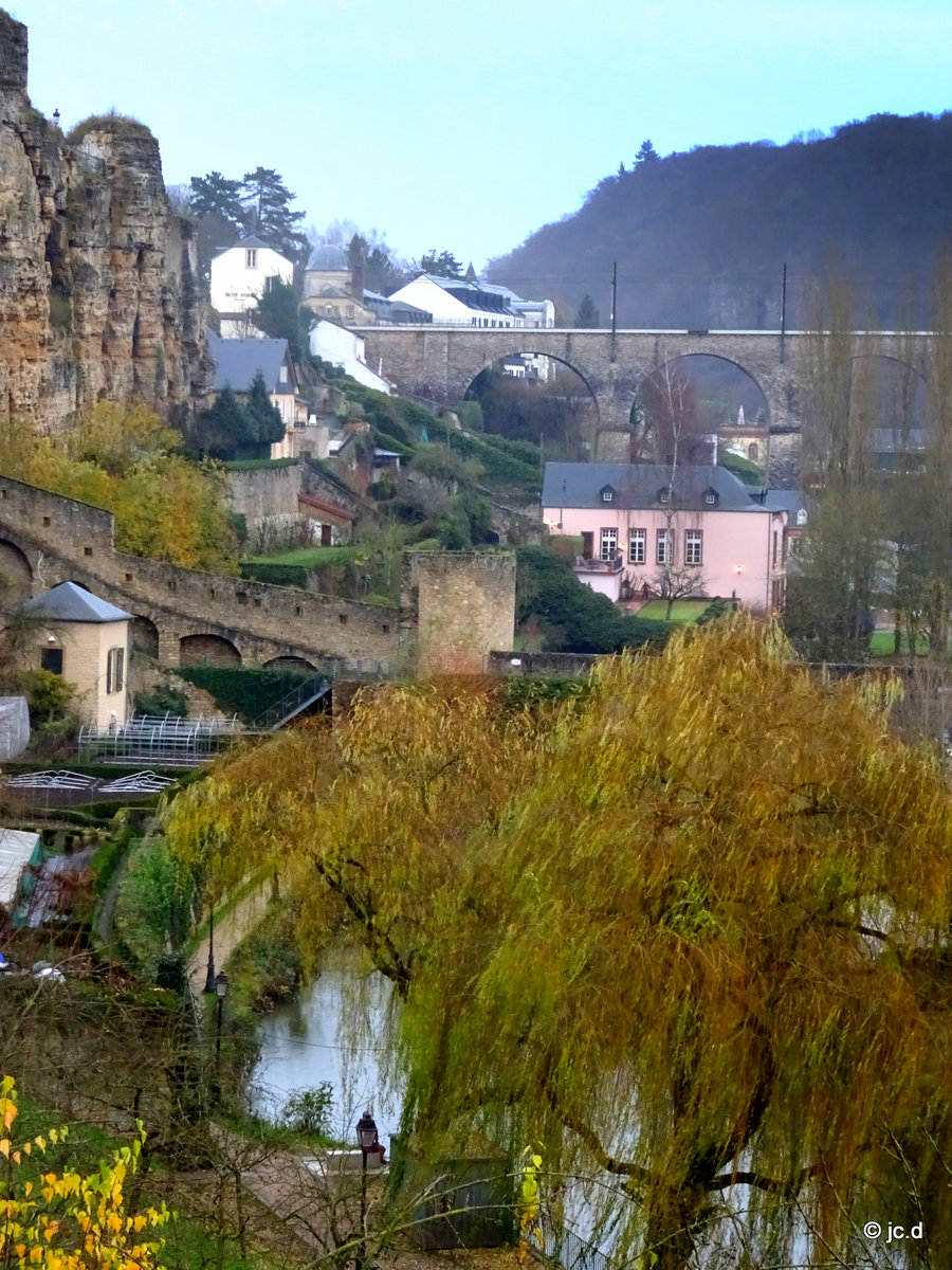 Luxemburg, Unterstadt Grund, CFL Viadukt ber die Alzette, 24.11.2017