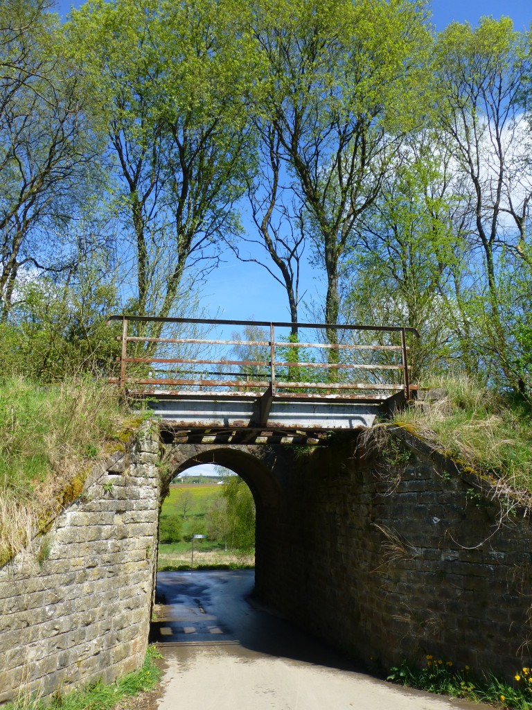 Luxemburg, Vennbahn Radweg auf der ehemaligen Eisenbahnbrcke bei Wilwerdange und Goedange am 23.04.2014