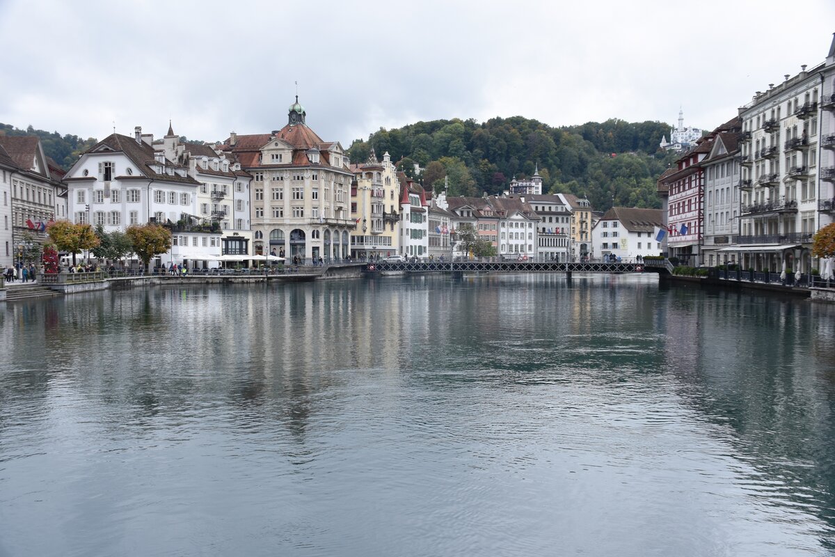 LUZERN, 29.09.2022, Blick vom Rathaussteg auf die Reuss