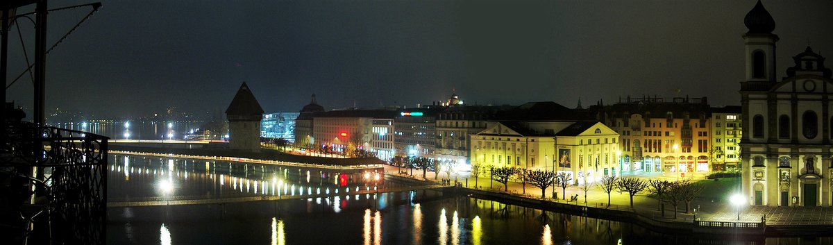 Luzern, Nachtpanorama vom Hotel des Balances aus fotografiert, am 1. Dezember 2006