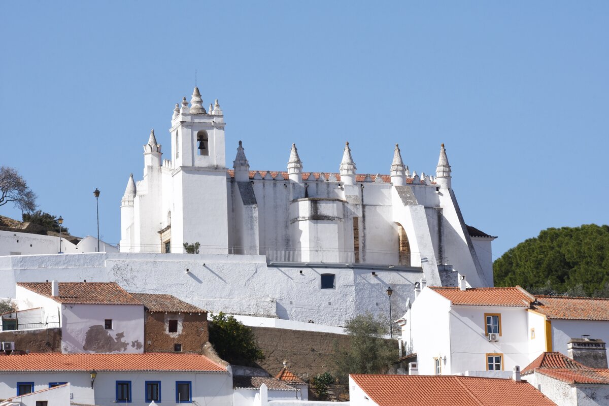 MRTOLA, 09.02.2022, Blick auf die ehemalige Mezquita und jetzige Igreja de Nossa Senhora da Anunciao; die Mezquita wurde im frhen 8.Jh. u.Z. als fnfschiffige Moschee errichtet und nach der Reconquista 1238 zur Kirche umgewandelt, wodurch sie die einzige vollstndig erhaltene Mesquita in Portugal blieb