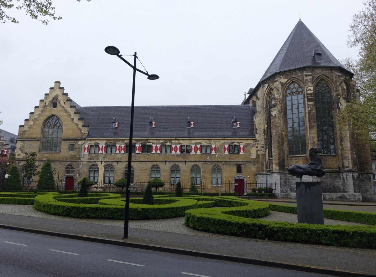 Maastricht, ehem. Kruisherenkerk, Chor erbaut von 1440-1459, Langschiff 1501, heute Hotel (25.04.2015)