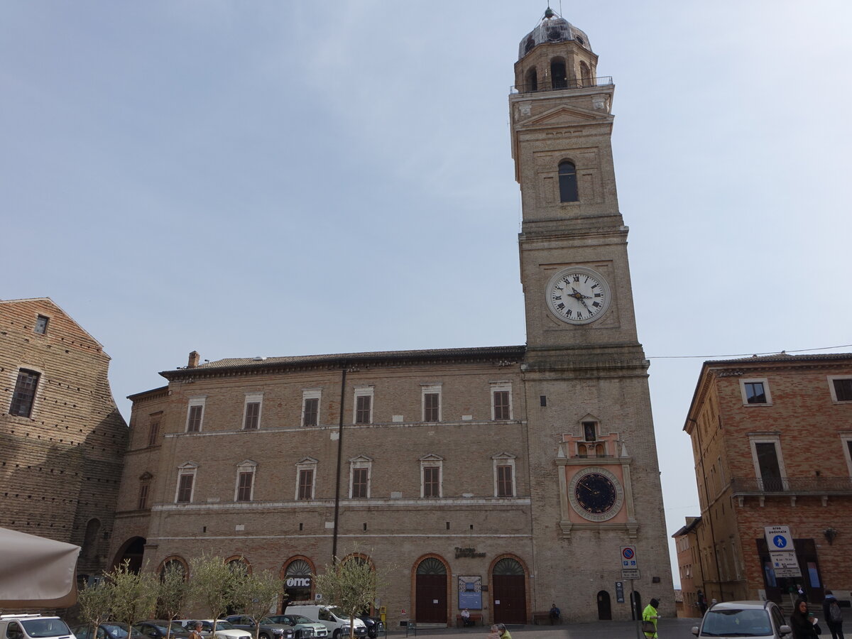 Macerata, Rathaus an der Piazza della Liberta (29.03.2022)