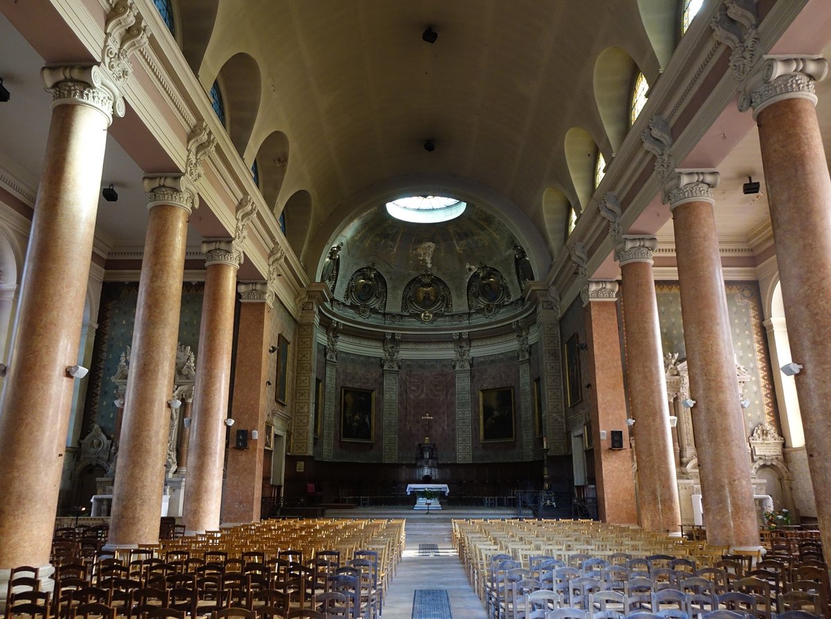 Macon, Innenraum der neuen Kathdrale Saint-Vincent (22.09.2016)