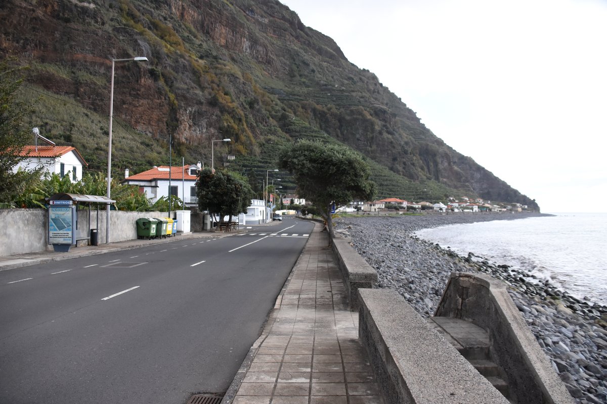 MADALENA DO MAR (Concelho de Ponta do Sol), 05.02.2018, am  Strand  der Ortschaft; gem einer portugiesischen Legende berlebte der Knig von Polen, Ungarn und Kroatien Władysław die Schlacht bei Warna 1444 und lie sich anschlieend unter dem Namen Henrique Alemo (Heinrich der Deutsche) auf der Insel Madeira nieder und zwar in diesem Ort