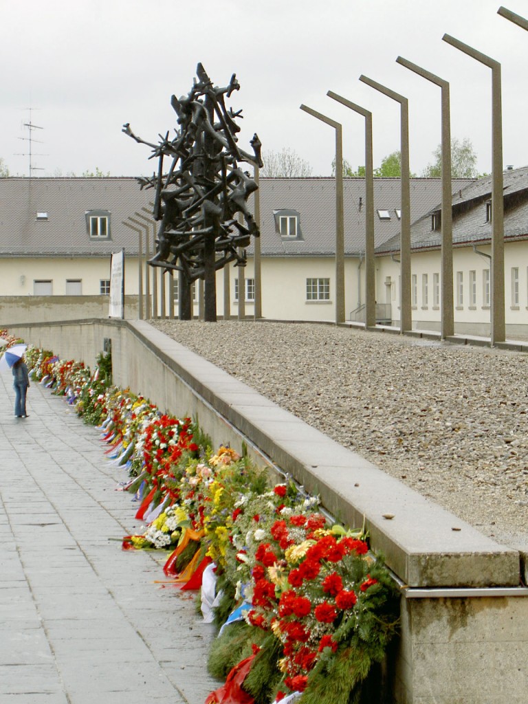 Mahnmal fr die Opfer des Konzentrationslagers Dachau. Aufnahme: 4. Mai 2005.
