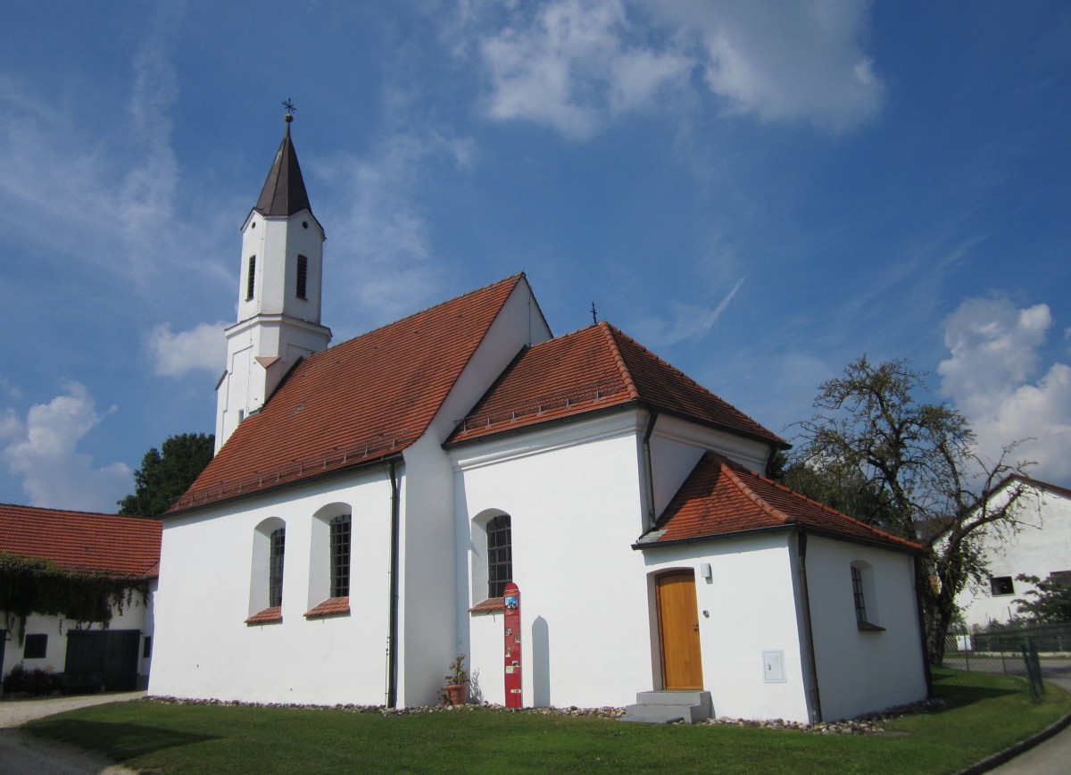 Mainbach, St. Laurentius Kirche, schlichter Rechteckbau mit Satteldach, erbaut 1660, Turm von 1874 (07.09.2014)
