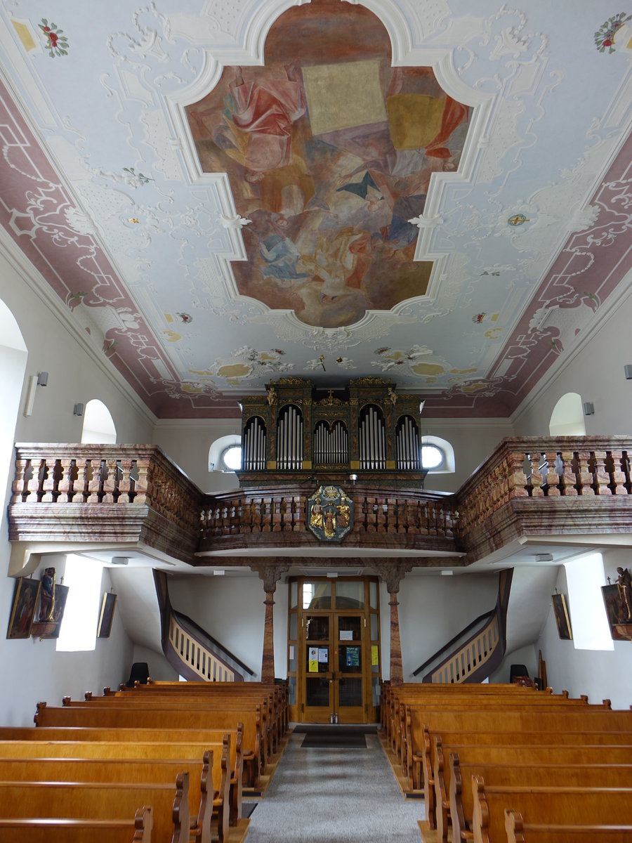 Mainroth, Orgelempore und Deckengemlde in der Pfarrkirche St. Michael (16.04.2017)