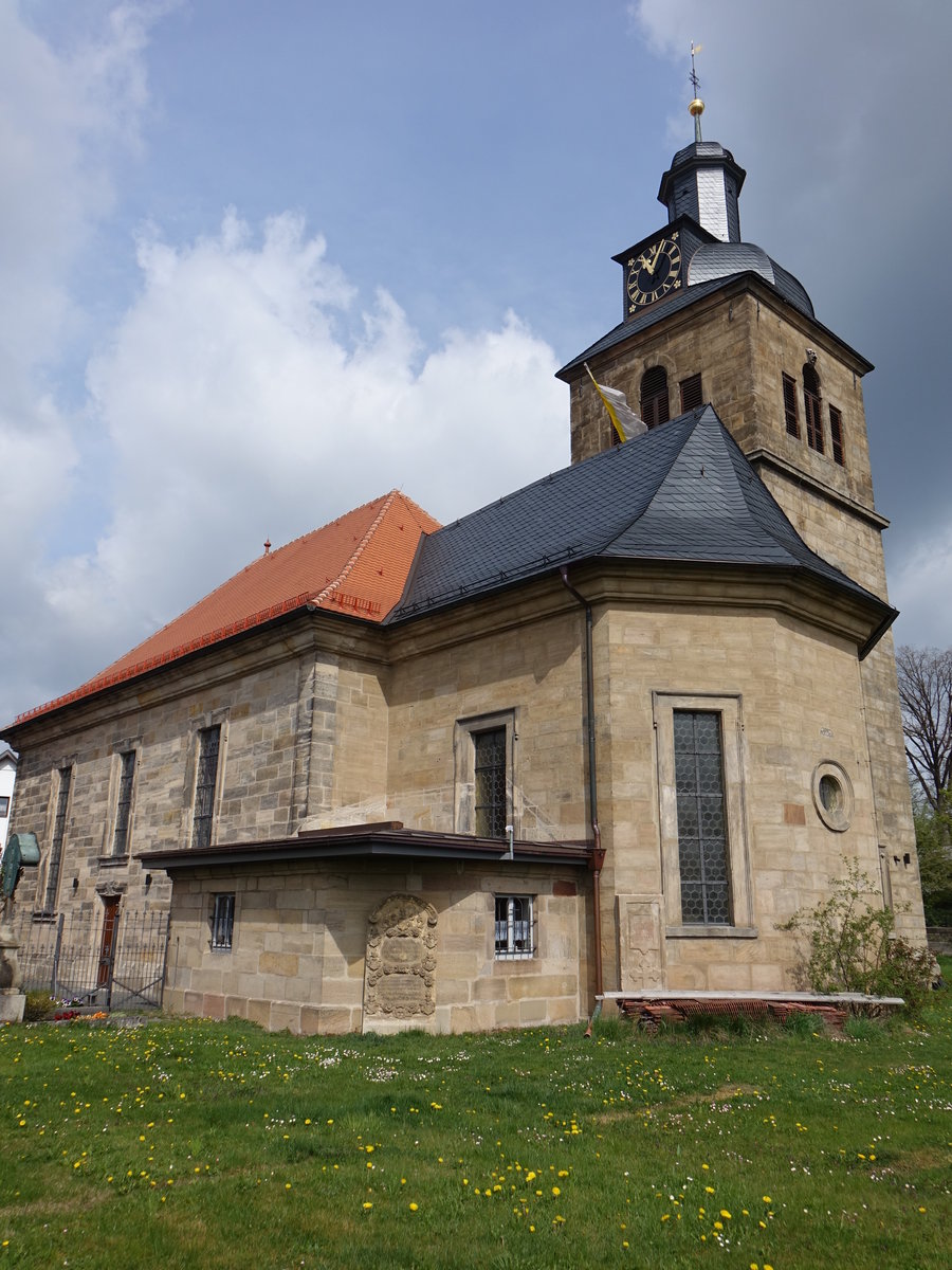 Mainroth, Pfarrkirche St. Michael, Sandsteinquaderbau mit eingezogenem Chor und Turm im nrdlichen Chorwinkel, Chor und Turm um 1680, Langhausneubau 1745 (16.04.2017)
