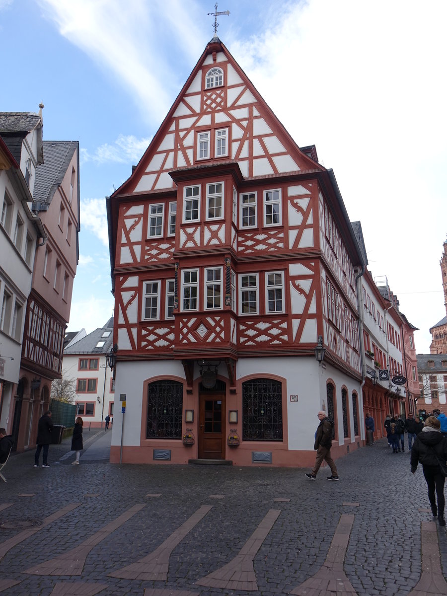 Mainz, Fachwerkhaus in der Ecke Heiliggrabgasse und Leichhofstrae (01.03.2020)