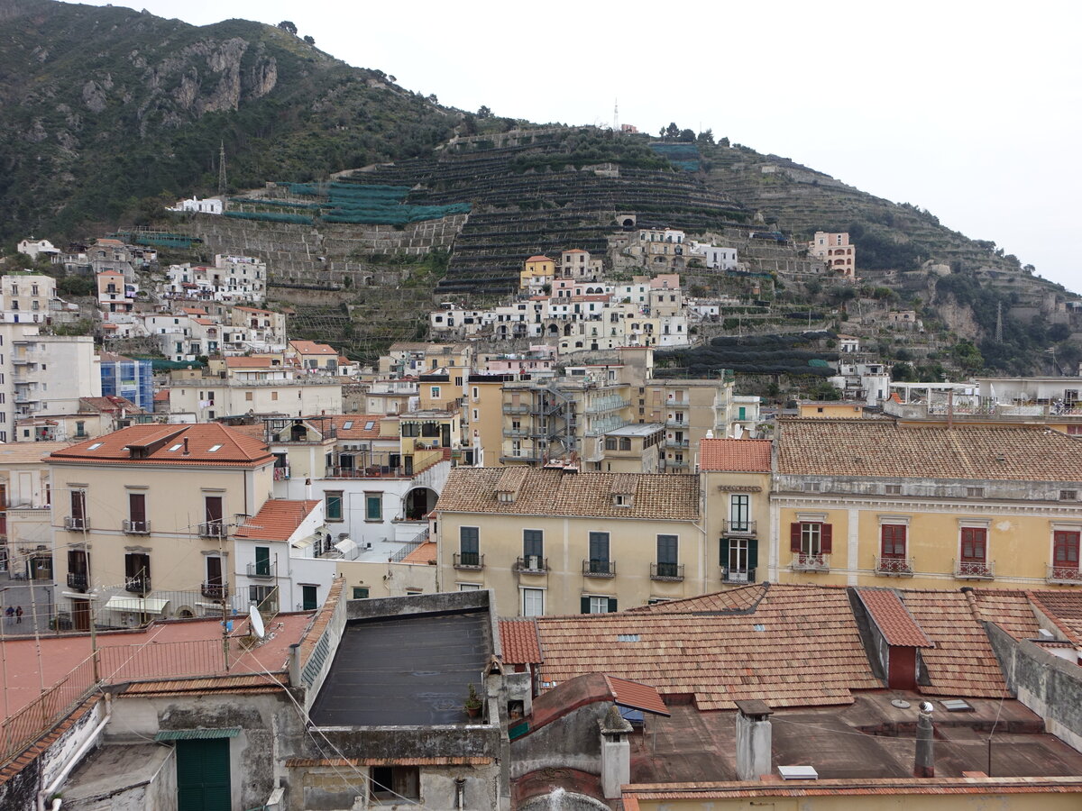 Maiori, Ausblick von der Collegiata di Santa Maria a Mare auf die Altstadt (25.02.2023)