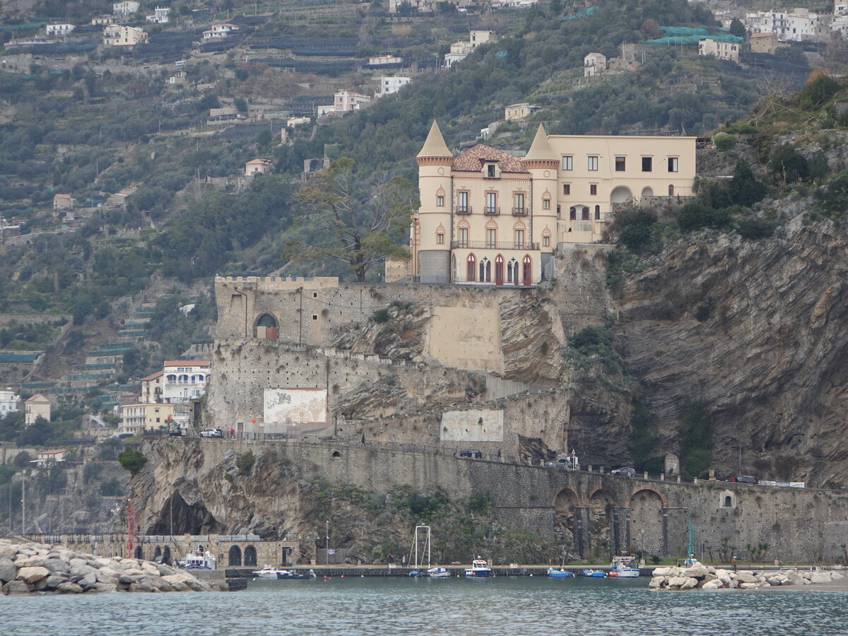 Maiori, Castello Mezzacapo, erbaut Ende des 19. Jahrhundert (25.02.2023)