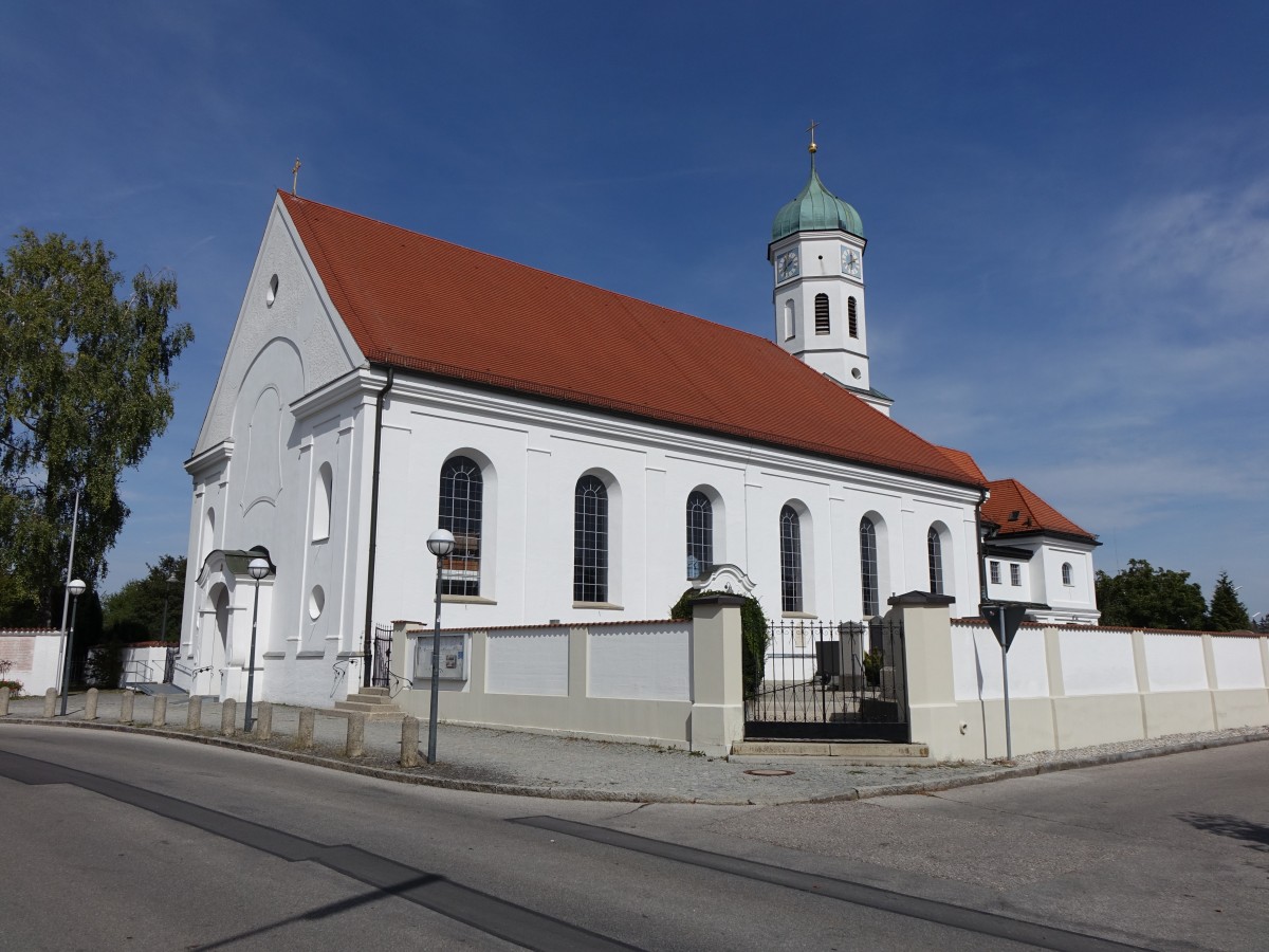 Maisach, kath. St. Vitus Kirche, sptgotischer Polygonalchor mit barockem Turm, erbaut 1759, Langschiff erbaut 1909 bis 1910 durch Josef Elsner (13.09.2015)