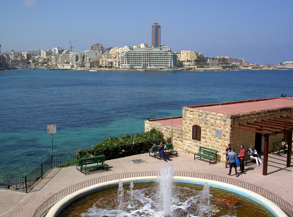 Malta, Ausblick von Sliema auf die St. Julians Bay (21.03.2014)