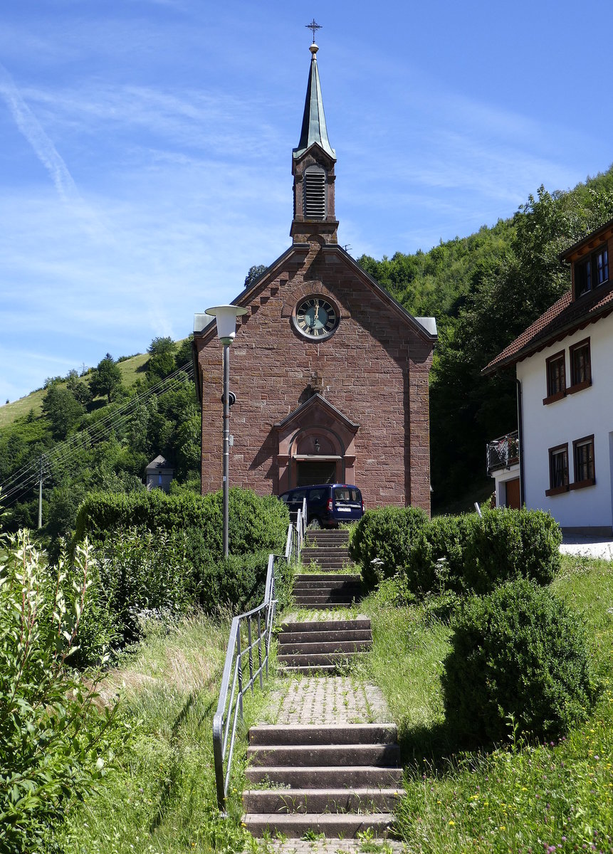 Mambach i.W., die Antoniuskapelle, auch Dorfkirche von Mambach genannt, erbaut in der zweiten Hlfte des 19.Jahrhunderts, Juli 2020