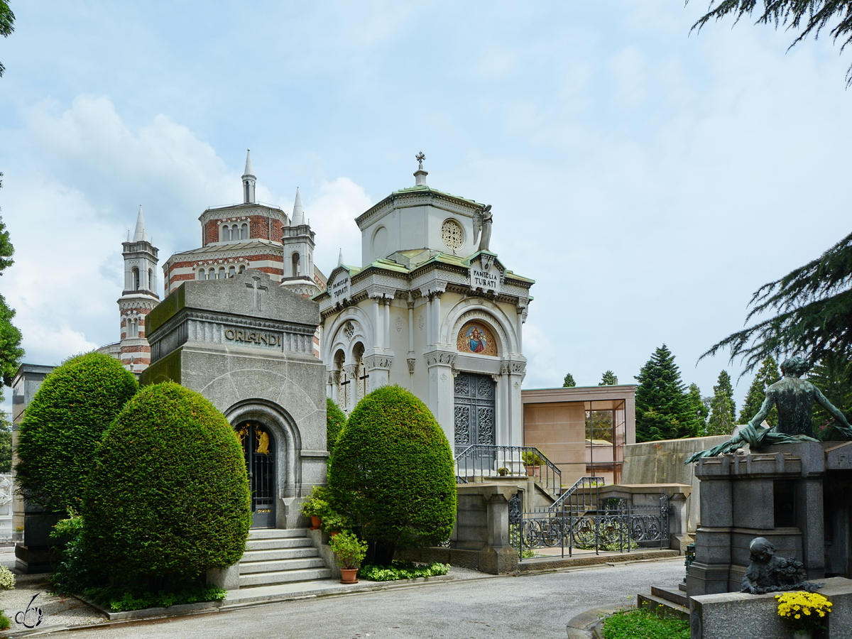 Manchmal kommt einem beim Gang durch die Gasse des Cimitero Monumentale der Gedanke, dass man eher auf einer Architekturausstellung oder in einem Museum wre, als auf einem Friedhof. (Mailand, Juni 2022)